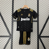 Camiseta y Pantalones Cortos Niños Real Madrid Away Retro 11/12
