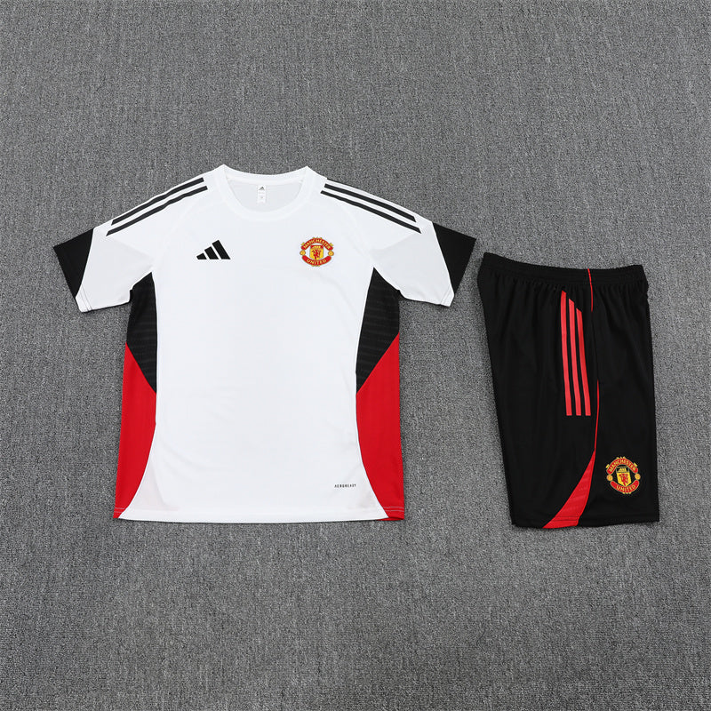 Camiseta y Pantalón entrenamiento Manchester United 25/26