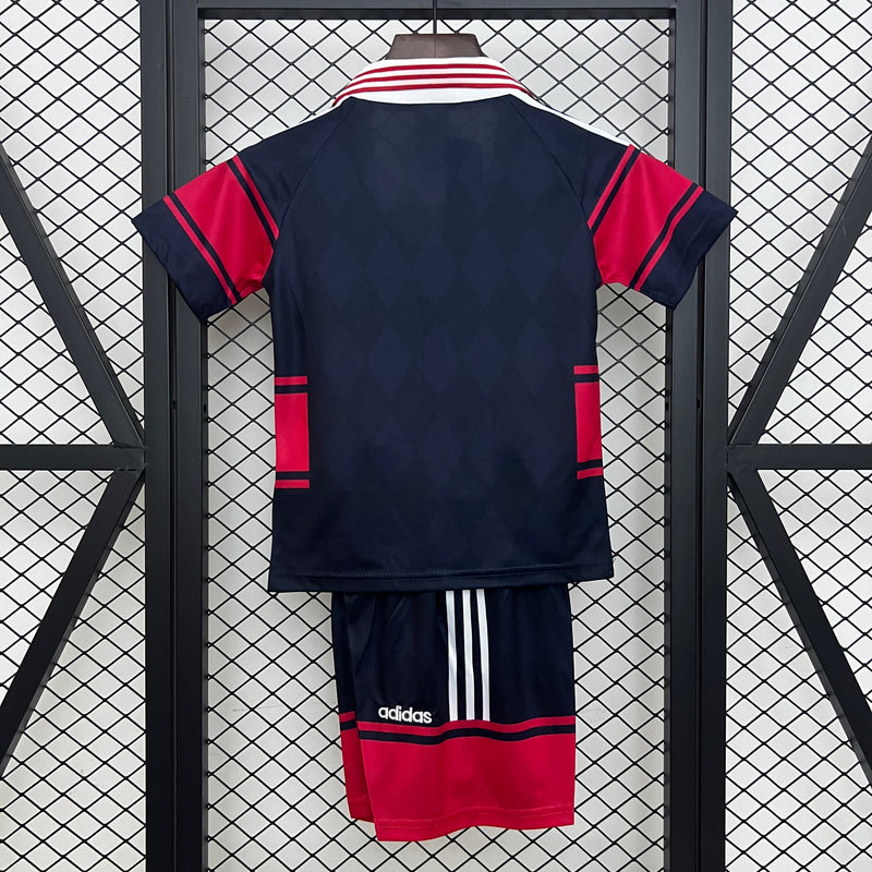 Camiseta y Pantalones Cortos para Niños Retro Bayern de Múnich 97/99