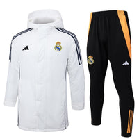 Chaqueta y pantalón acolchados impermeables de Real Madrid