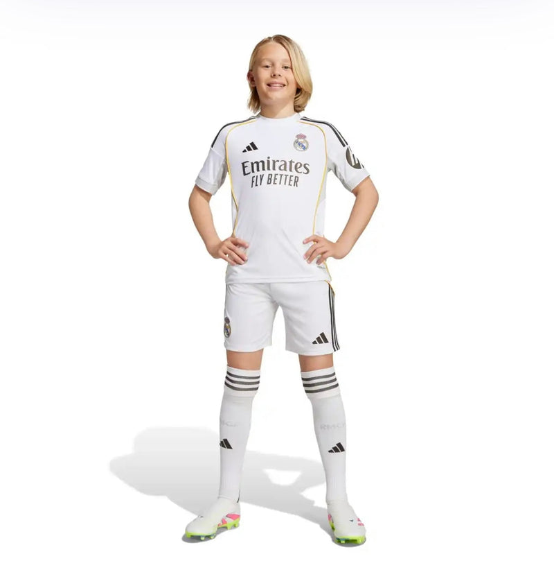 Camiseta y Pantalones Cortos Niños Real Madrid Home 25/26 - Con Medias