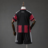 Camiseta y Pantalones Cortos para Niños Eintracht Frankfurt Home 26/27